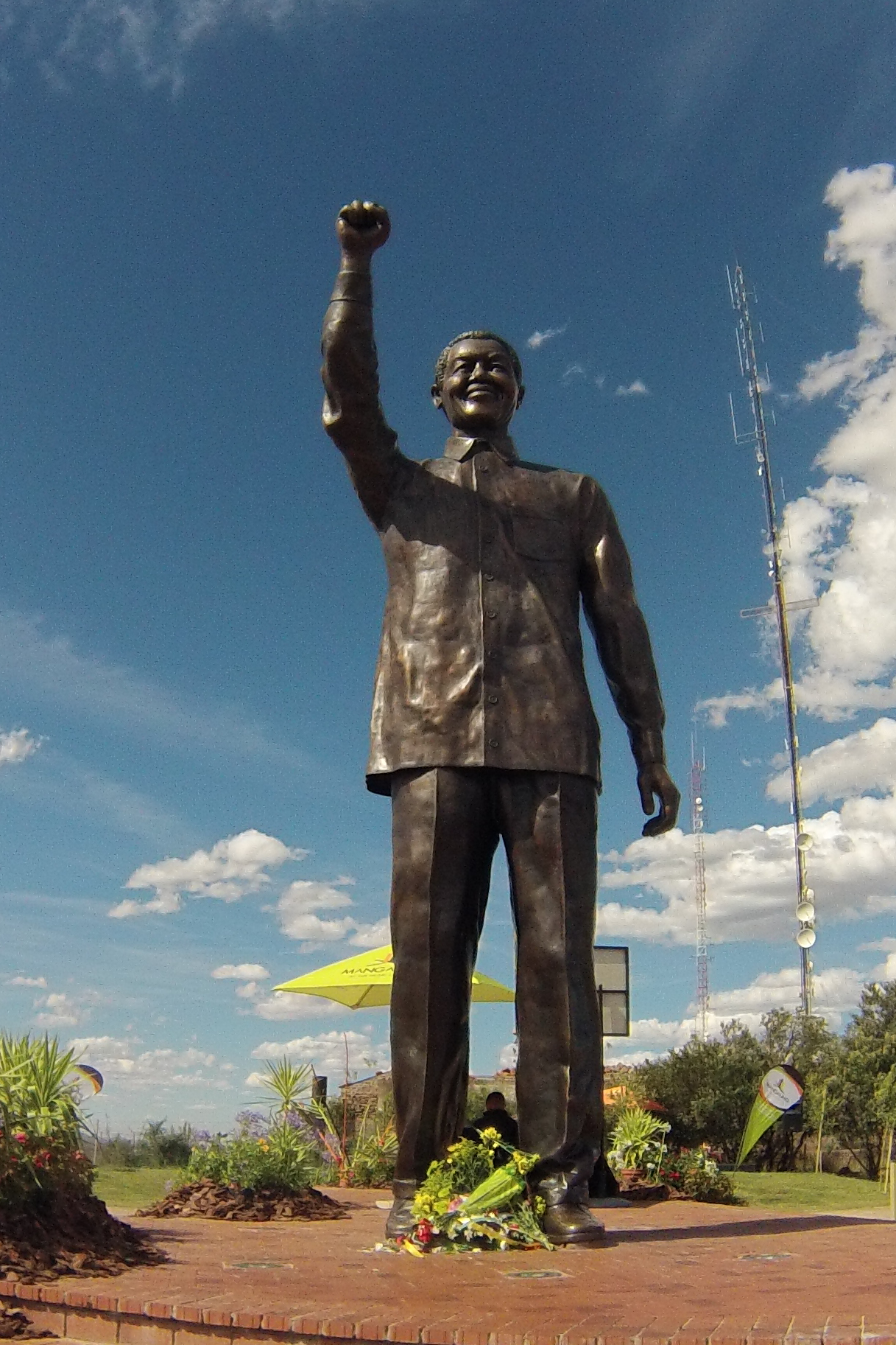 Nelson Mendela Statue